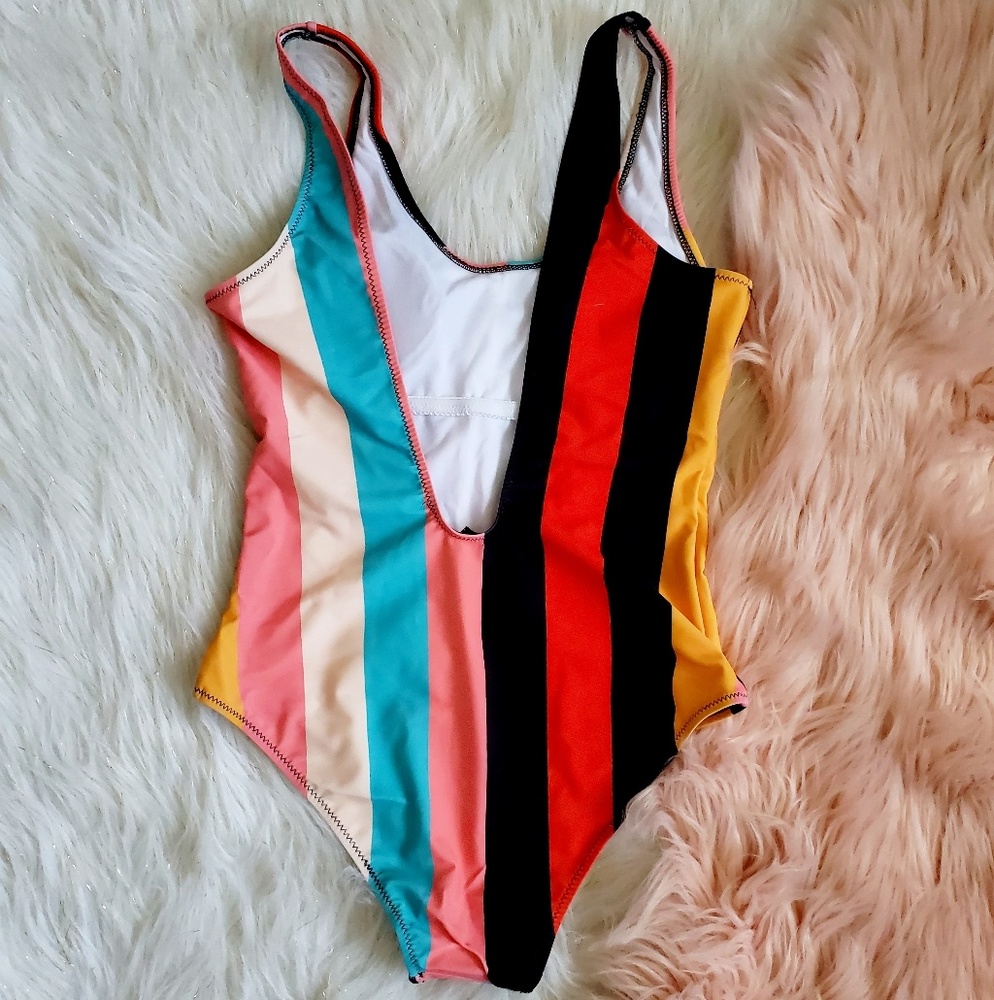 🔴5/$25 🎉HP🎉Striped One Piece Swim Suit - Picture 2 of 5